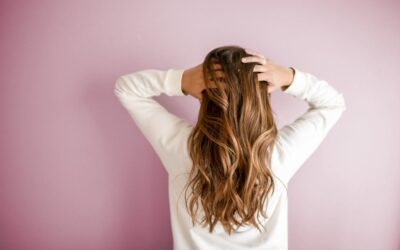 Jak zwiększyć objętość włosów? Czas na najlepsze triki i produkty